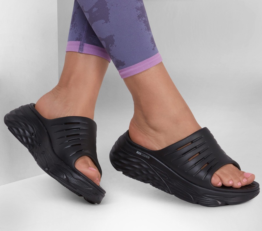 SKECHERS Foamies: Max Cushioning - Go Get Em Black Sandals