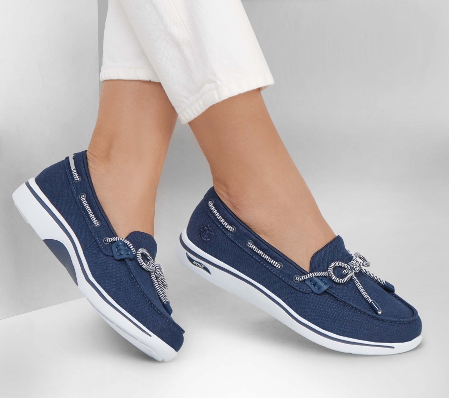 SKECHERS Arch Fit Uplift - Laguna Navy Boat Shoes