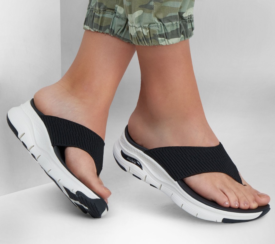 SKECHERS Arch Fit - Easy Day Black Sandals