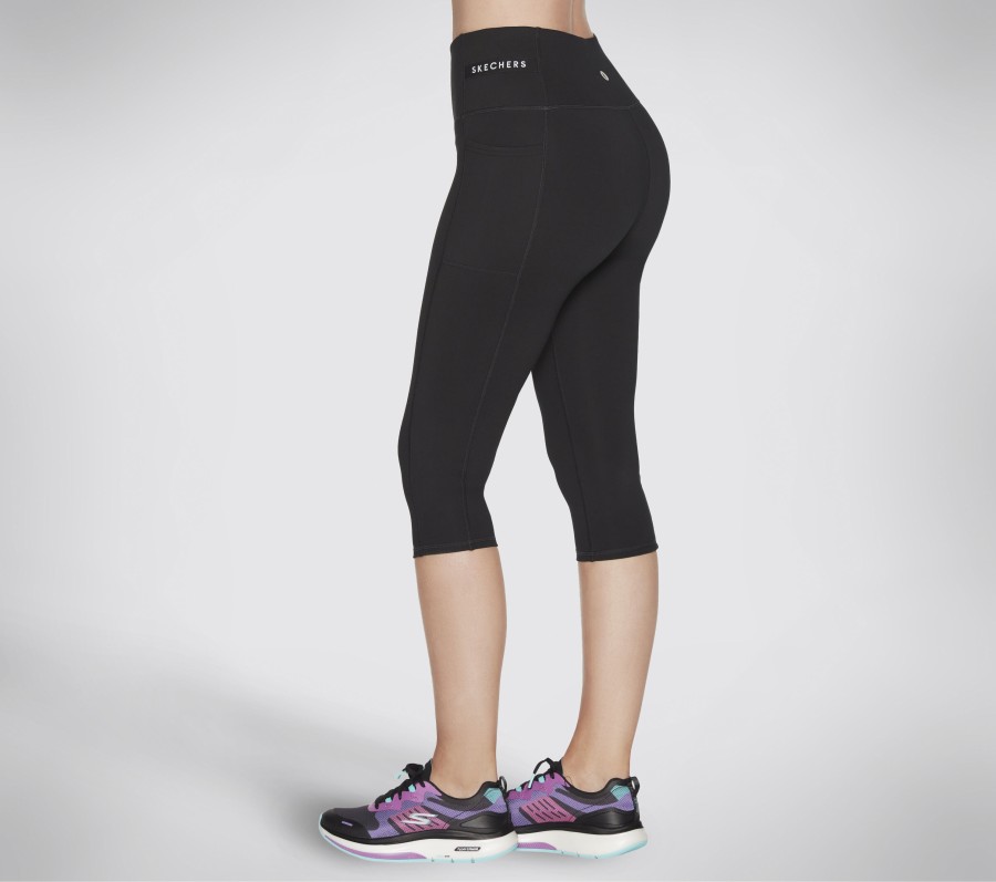 SKECHERS Go Stretch Alpine Trail Capri Black Bottoms