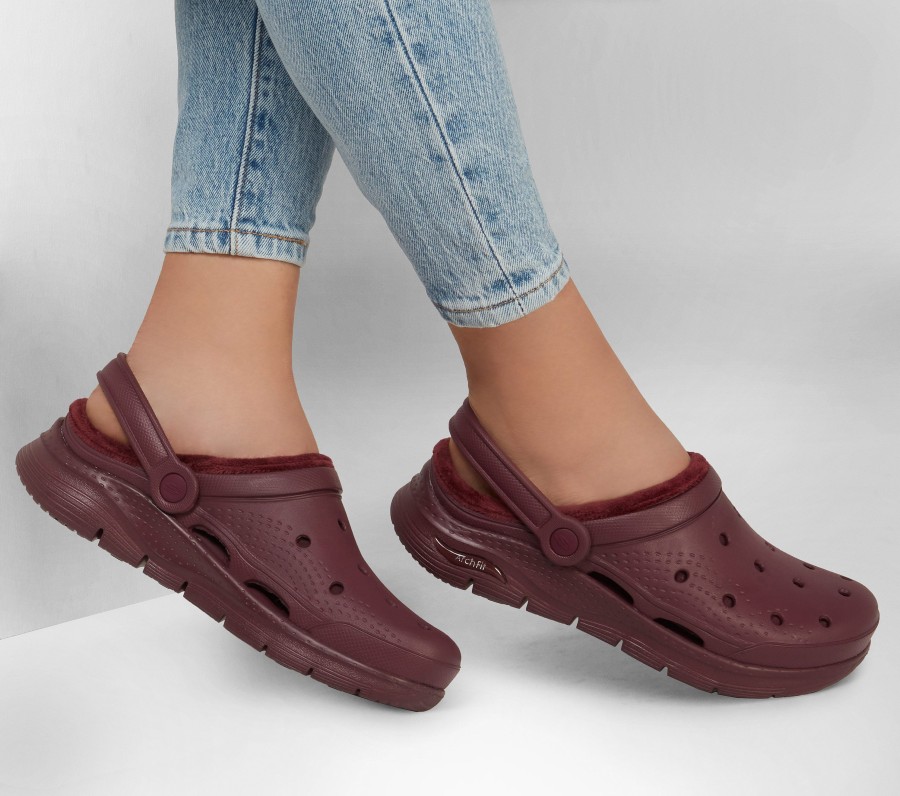 SKECHERS Foamies: Arch Fit Lined - Cozy Gal Burgundy Slippers